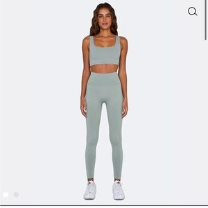 Set Active Sculptflex Leggings and Box Cut Bra